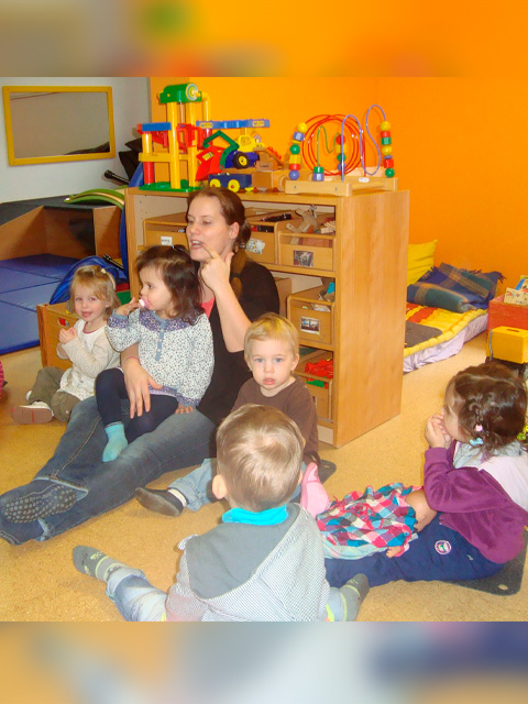 Kindergarten Erzieherin mit Kindern